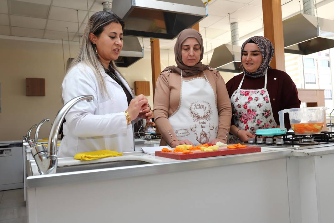 Konya’da 94 bin kişi ile yoğun mesai başladı 10